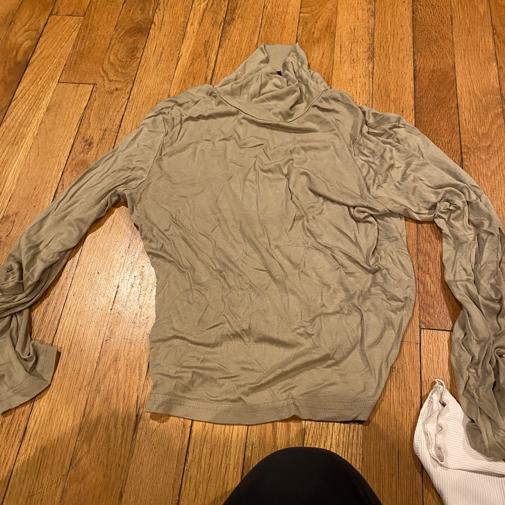 Woman’s green long sleeve shirt size large